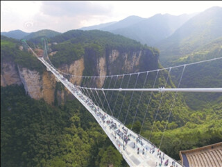 張家界天門山玻璃棧道旅游價格_近期張家界天門山玻璃棧道游價格_張家界天門山玻璃棧道旅游大概多少錢