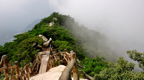  薄刀峰金秋登高自驾2日游>宿景区内大别山度假酒店副