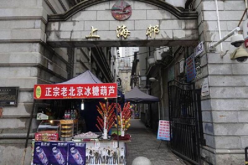 摄于江汉路步行街          