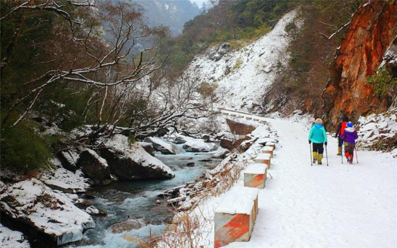 虎牙大峡谷冰封雪盖