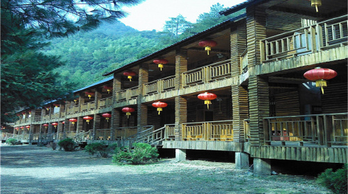 小木屋黄山市祁门县赤岭口牯牛降九龙景区内,看青山绿水,品烟云变化