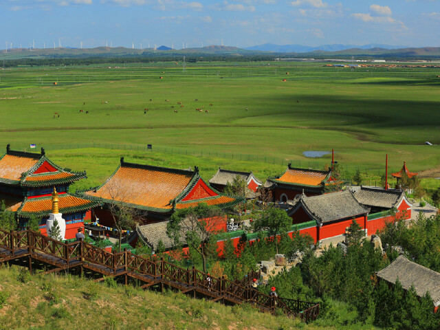 旅游俗称"召河",因在希拉穆仁河畔有一座清代喇嘛召庙"普会寺"而得名