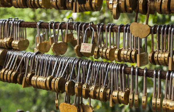 春天去青城山穿衣指南_春天去青城山穿什么衣