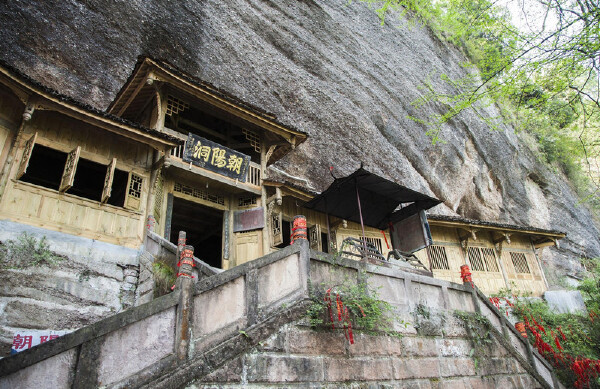 春天去青城山穿衣指南_春天去青城山穿什么衣