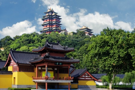 <南京中山陵-夫子庙1日游>含总统府，大报恩寺，可升级一价全含，高铁站免费接送，天天发班
