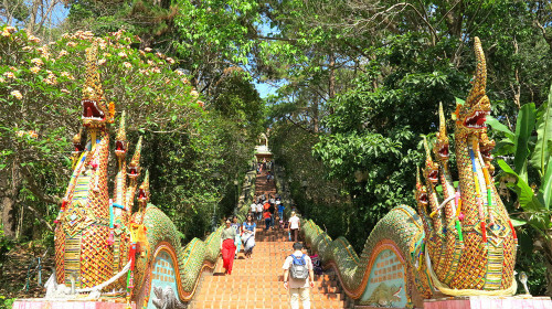 【2016新春游惠】<清迈素帖山双龙寺+苗人村\/蒲平皇宫半日游>_清迈出发_途牛