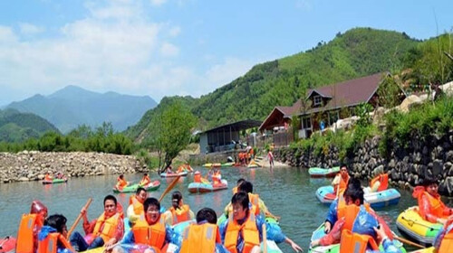 临安月亮湾皮筏漂流-太湖源自驾2日游宿临安百度风尚酒店