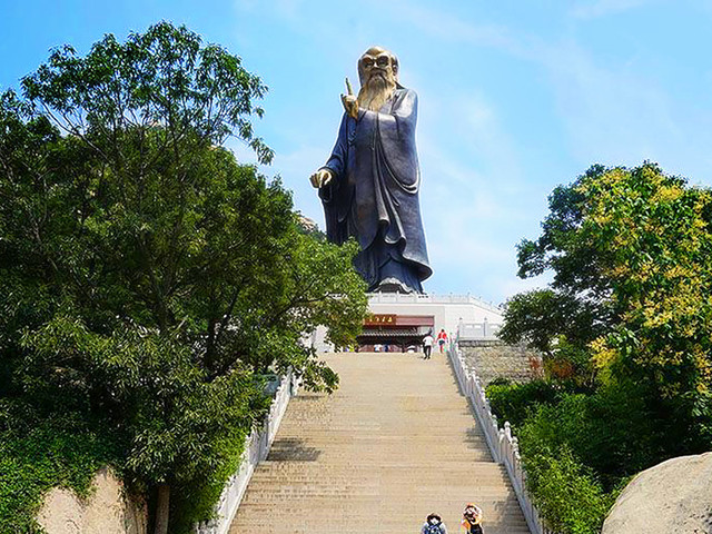 这里也是世界较大的老子像,坐落于太清宫后山,高达50米.