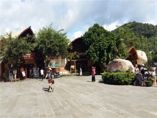 三亚旅游团多少钱_9月份三亚游价格_三亚跟团游旅游