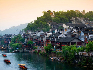張家界旅行團自由行_張家界跟團游與自由行_暑假張家界游價格
