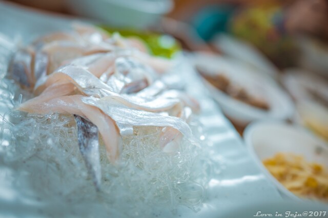 带鱼刺身!肉质很紧实,真的太太太好吃了!