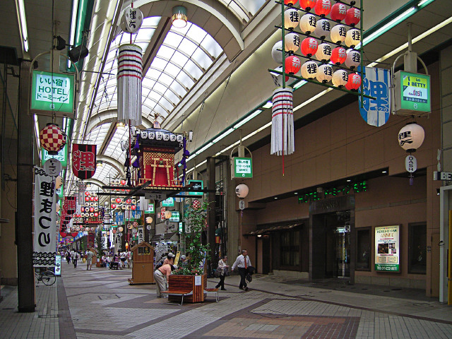 狸小路商业街(tanukikoji commercial street)位于日本札幌市.