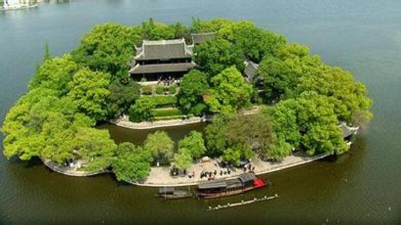 湛江与嘉兴相距大概是1778公里,两地相距较远,自驾大概需要1天4个小时