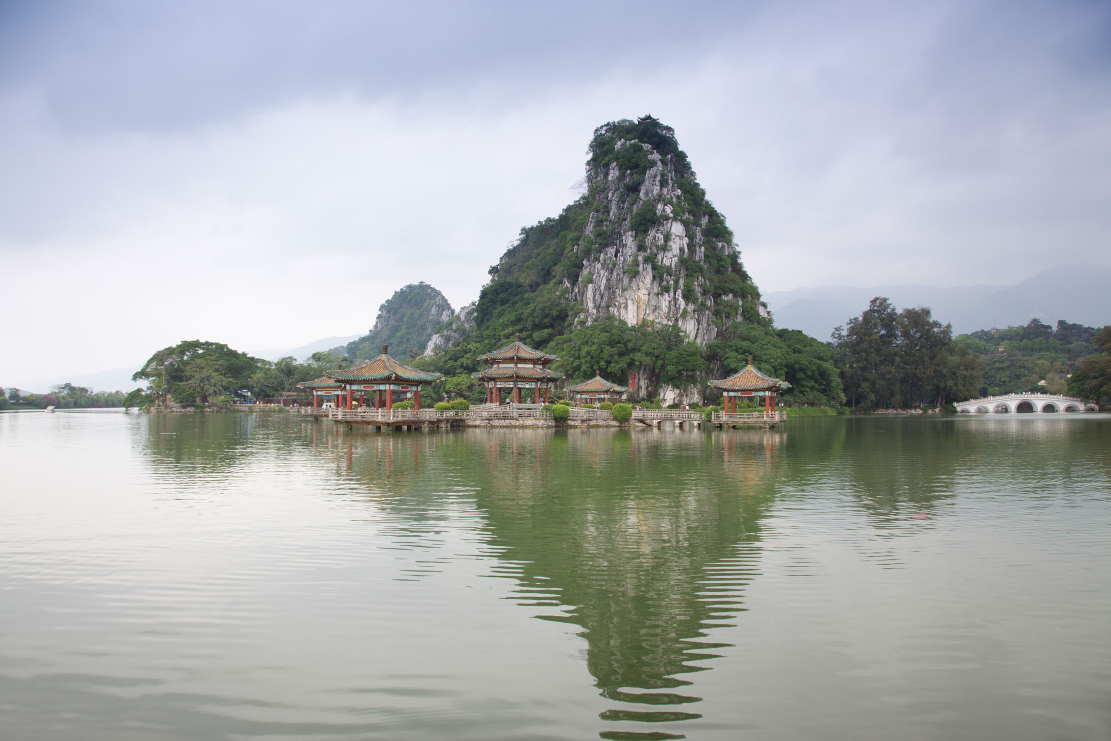 含双人西式自助早餐,可选七星岩或鼎湖山门票