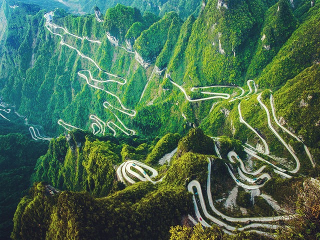 鬼谷栈道,天门山大索道和盘山公路,天门山,古称云梦山,嵩梁山,是