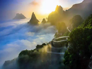 春节期间凤凰古城旅行_几月去凤凰古城旅游便宜_去凤凰古城旅游参团