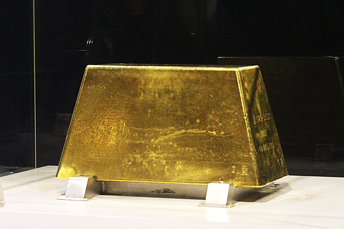 黄金馆内珍藏的220.3kg的金砖