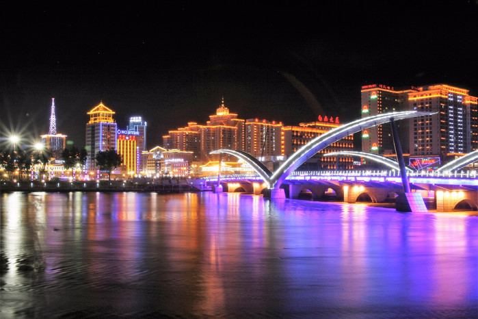 吉林延吉市 延吉市是吉林省延边朝鲜族自治州的首府,是全州政治,经济