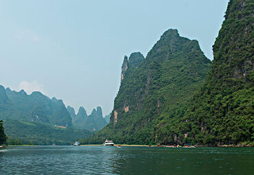 西大明山是在左,右江之间,处于大新,崇左
