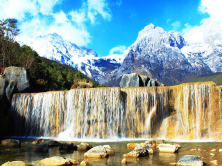 云南香格里拉旅游一次多少錢_跟團云南香格里拉旅游價格表_云南香格里拉旅游團報價2021