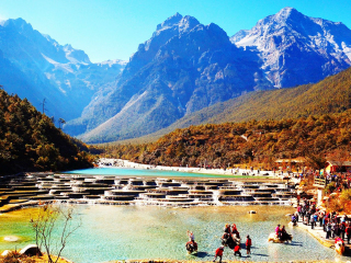 云南香格里拉旅行團(tuán)自由行_去云南香格里拉游怎么省錢_云南香格里拉報(bào)團(tuán)旅游多少錢