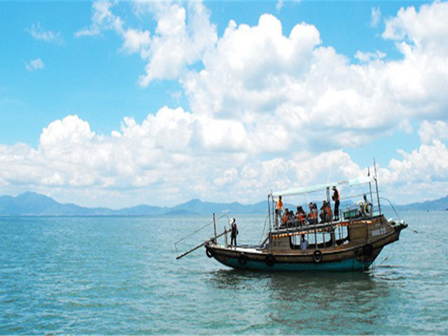 惠州惠东-双月湾十里长沙滩2日游>观双月湾全景,沙滩露营,出海捕鱼