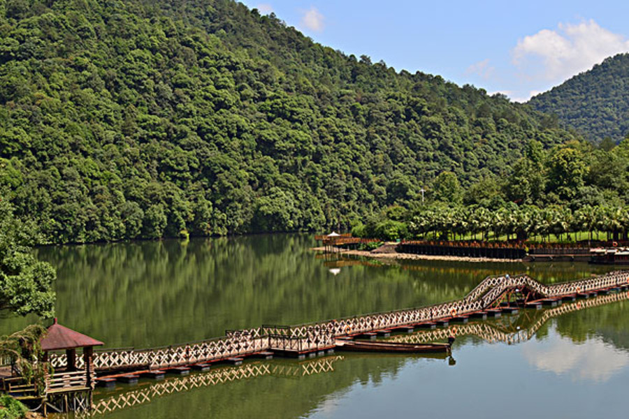 鹅仙洞自然风景区