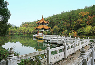 玉泉山,位于湖北省当阳市境内,是一个