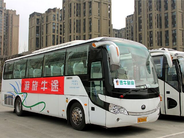 旅游大巴车