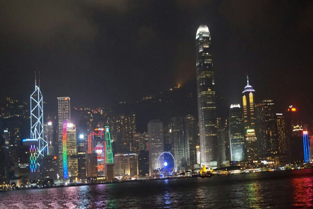 <港澳双园4日游>途经港珠澳大桥，香港迪士尼、海洋公园双园游 ，澳门一日全景观光，大三巴牌坊、威尼斯人度假村