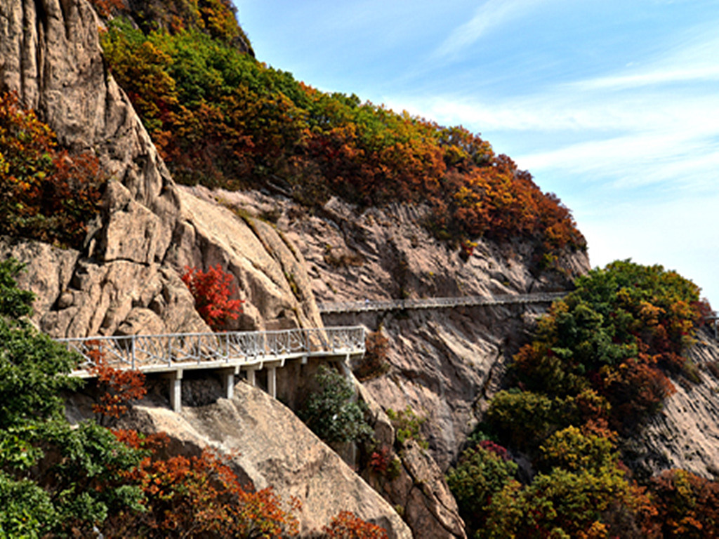  丹东-凤凰山旅游巴士1日游山高林茂,气势雄伟壮丽,四季景色各异