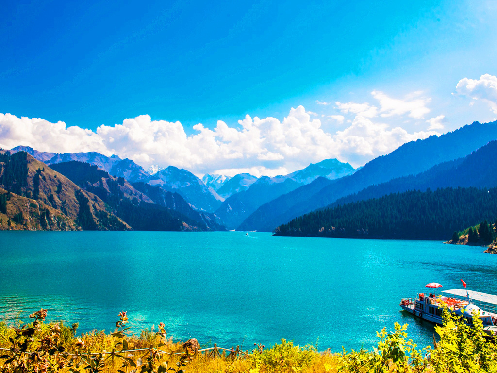 <新疆伊犁熏衣草-赛湖-喀拉峻-八卦城-巴音布鲁克-库车神秘大峡谷-吐鲁番-天池双飞9日游