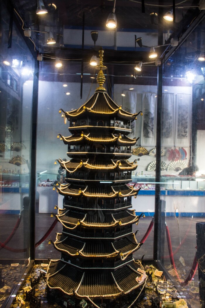 接下来就是珍珠塔了,珍珠塔并不是塔,而是陈氏旧宅,是同里最大的园林