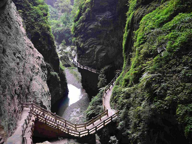 龙水峡地缝景区