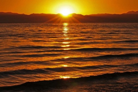 <甘肃+青海+宁夏+敦煌+鸣沙山+嘉峪关+青海+塔尔寺+沙湖+沙坡头+影视城双卧11日游>夕阳红0自费0购物目的地全陪自组包团无专列的拥堵