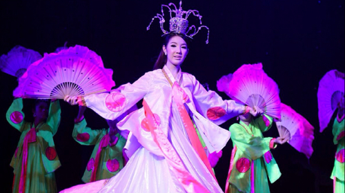 00 午餐 13:00 15:00 17:00 【人妖歌舞剧场表演】(约1小时),泰国人妖