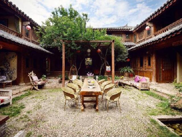 詹姆斯和自己击掌 重庆马拉松 云南丽江复富丽朗度假村5日自在行