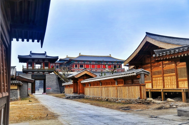 青龙寺,长生殿,花萼相辉楼,胡月楼等多个大型单体建筑,一进唐城就被