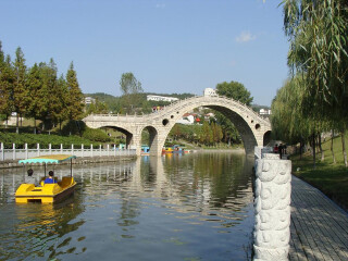 到湖南張家界旅游多少錢_湖南張家界旅游跟團(tuán)多少錢_報(bào)團(tuán)去湖南張家界多少錢