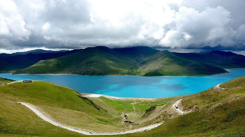 观赏有天上圣湖之美誉的西藏三大圣湖之一的羊卓雍湖 【游览时间30