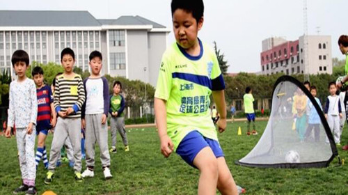 上海亲子足球训练1日游 专业持证足球教练 趣