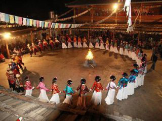 云南香格里拉游跟團(tuán)多少錢_云南香格里拉旅游價(jià)格_2021去云南香格里拉跟團(tuán)多少錢