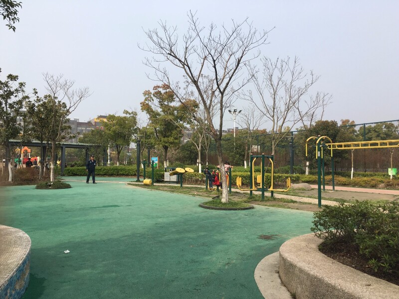 港东公园,在经济强镇游公园