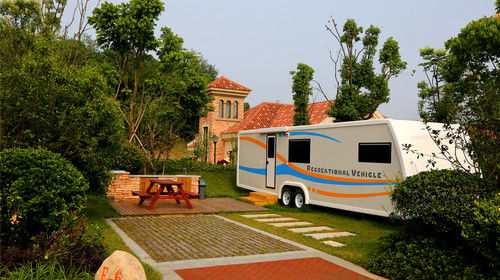 一家正式营业的房车露营地;位于安徽省芜湖市经济技术开发区凤鸣湖