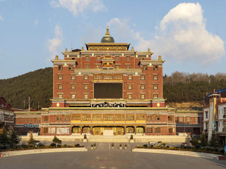 云南香格里拉游跟團(tuán)多少錢_云南香格里拉旅游價(jià)格_2021去云南香格里拉跟團(tuán)多少錢