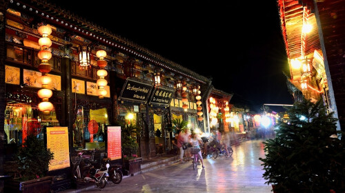 法定节假日及平遥摄影节期间,16:50左右入住客栈;) 晚可观平遥夜景,或