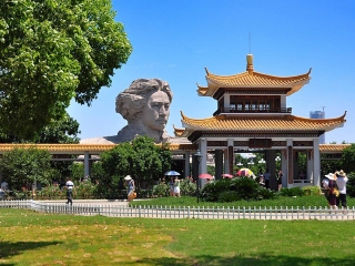 去張家界玻璃棧道游要多少錢_張家界玻璃棧道高端品質(zhì)旅游團_張家界玻璃棧道旅游需要多少錢