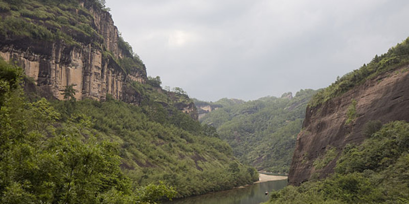 白云峰峡谷漂流