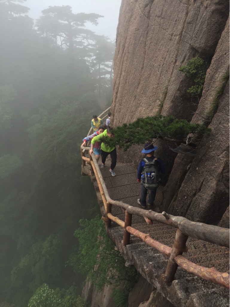  黄山2日游>指定宿山顶光明顶山庄,观日出日落绝佳地