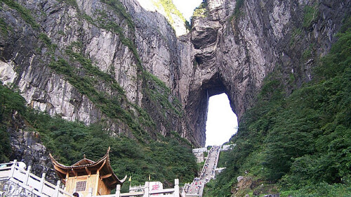 长沙-韶山-张家界-宝峰湖-天门山-凤凰古城4日游赠送红石林,土家